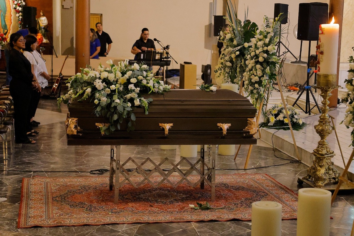 Desde temprano, los católicos acudieron al templo para recibir al presbítero y participar en la eucaristía.| Manuel Guadarrama