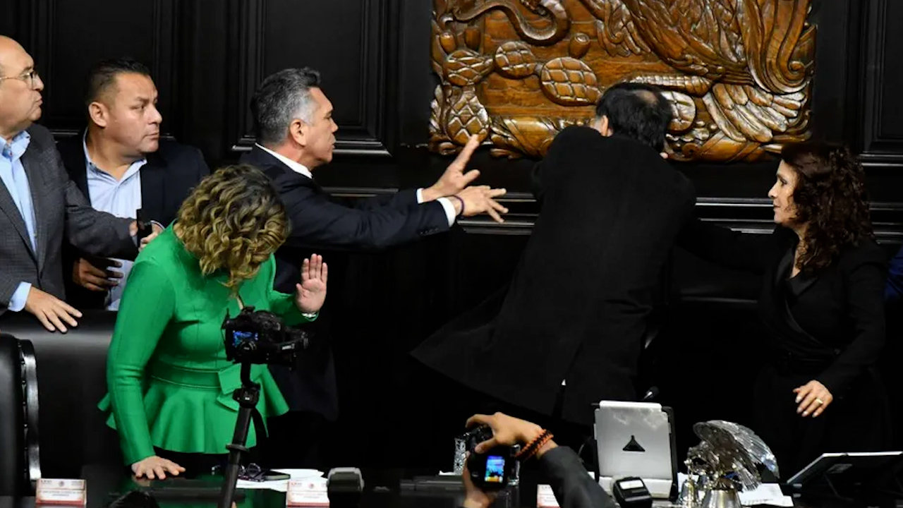 Entre gritos y acusaciones: así comenzó el pleito entre Noroña y 'Alito'