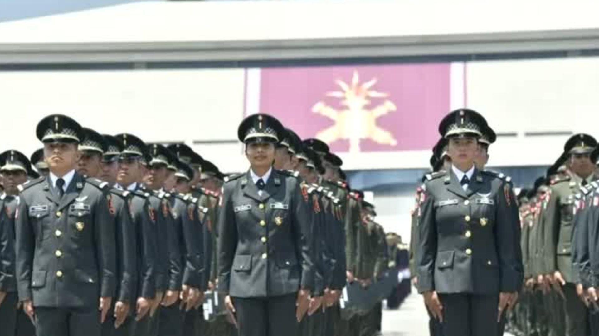 El Heroico Colegio Militar celebra la ceremonia de graduación de 876 oficiales