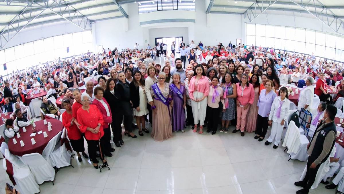 Cerca de mil abuelitas y abuelitos fueron festejados en el CEFE del Parque Naucalli. Especial