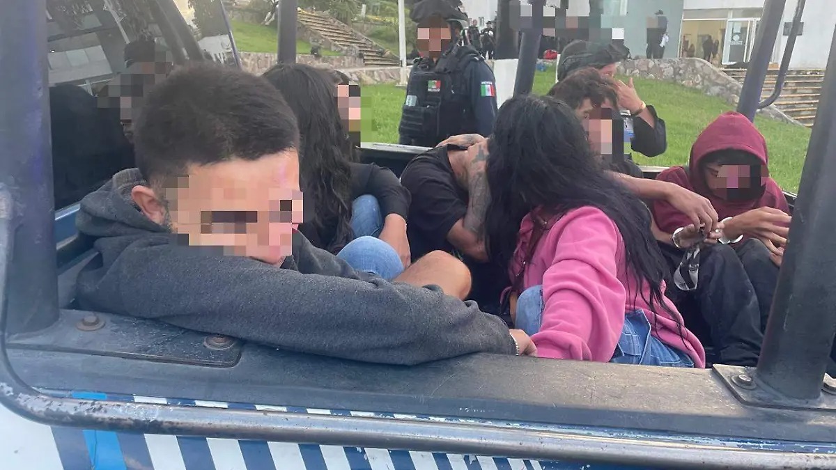 Dos policías viales de León fueron agredidos por siete personas mientras realizaban un operativo de tránsito en la colonia Sur Valle del Moral.