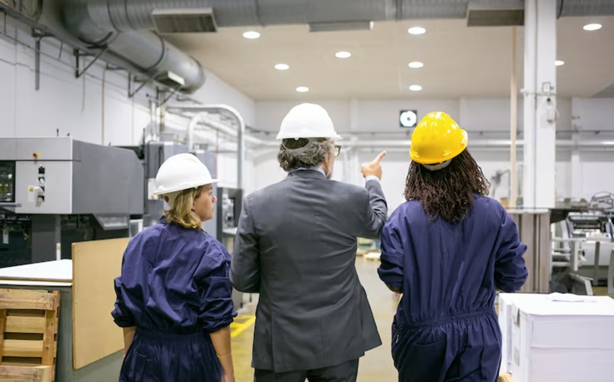 El capital humano es considerado uno de los pilares fundamentales para el crecimiento y la competitividad de cualquier industria. Freepik