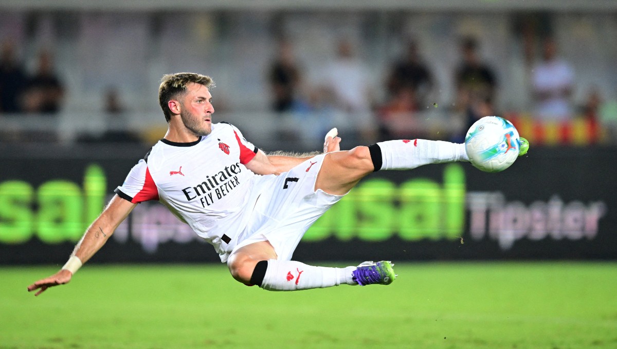 Milan de Santiago Gimenez consigue su primer triunfo en Serie A ante Lecce (Reuters)