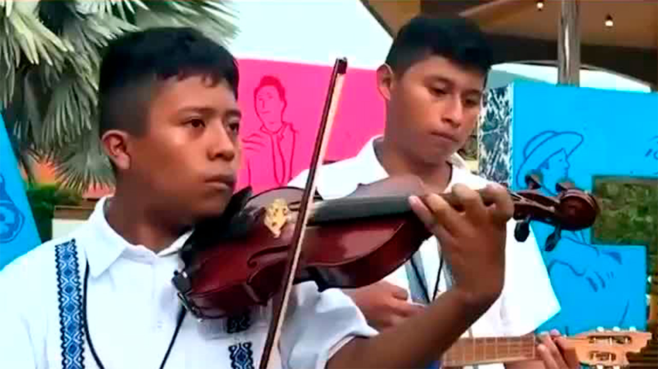 Niños y jóvenes reciben clases de música tradicional en Hidalgo