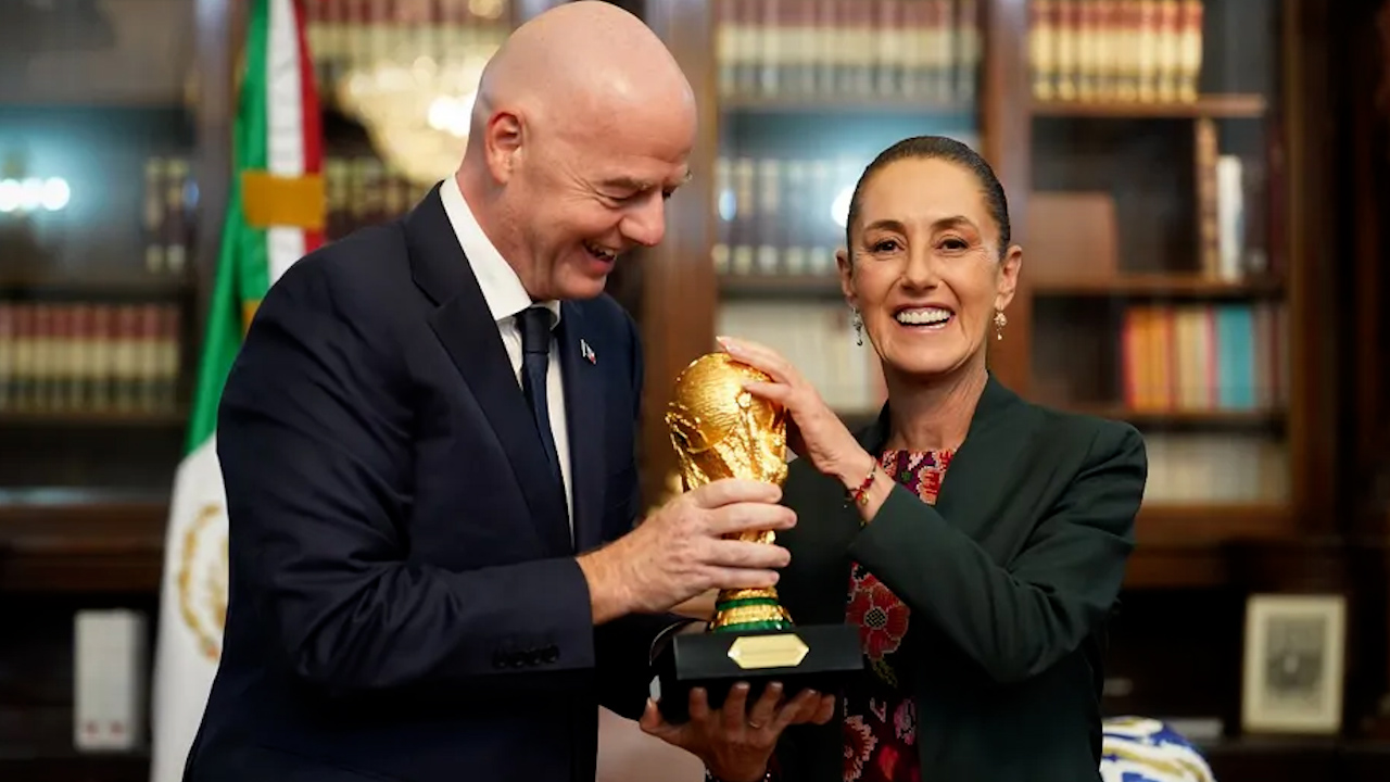 Sheinbaum recibe al presidente de la FIFA rumbo al Mundial 2026
