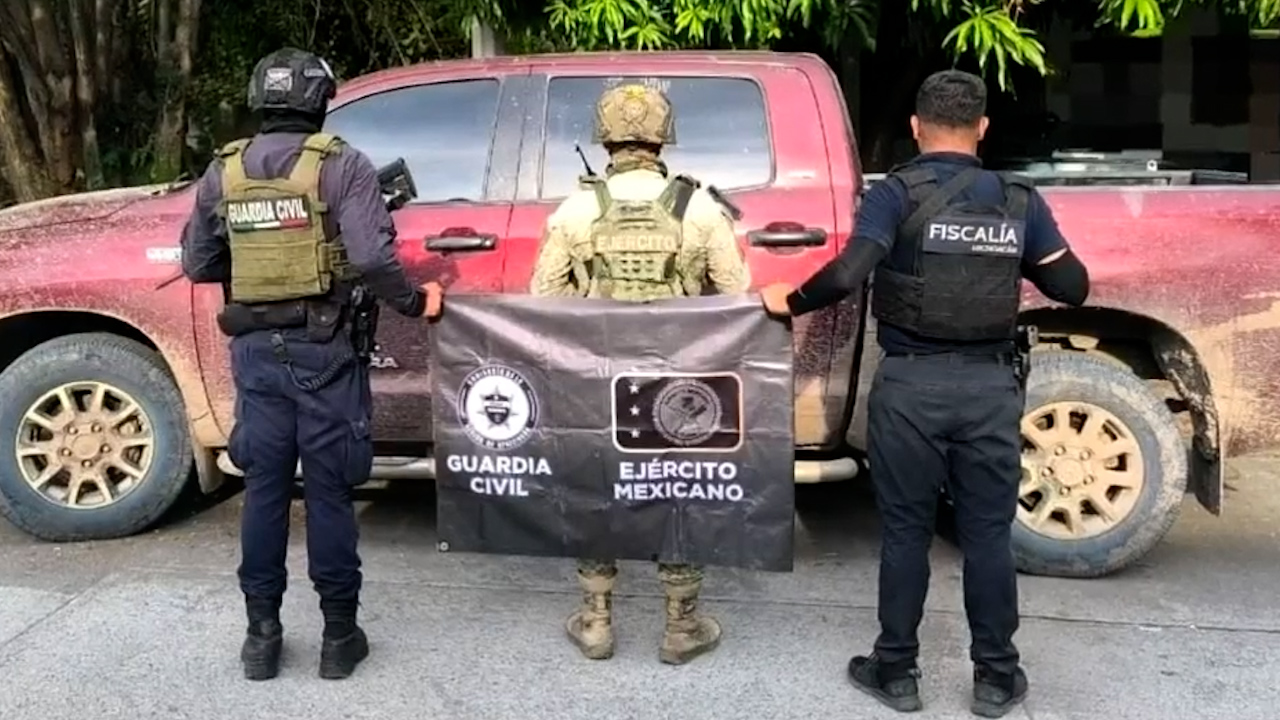 Autoridades de Michoacán realizan decomiso de armamento y droga