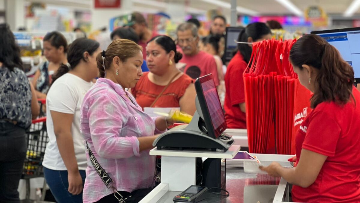 Las compras se dan principalmente en el Centro de Monterrey. | Edgar Plata.