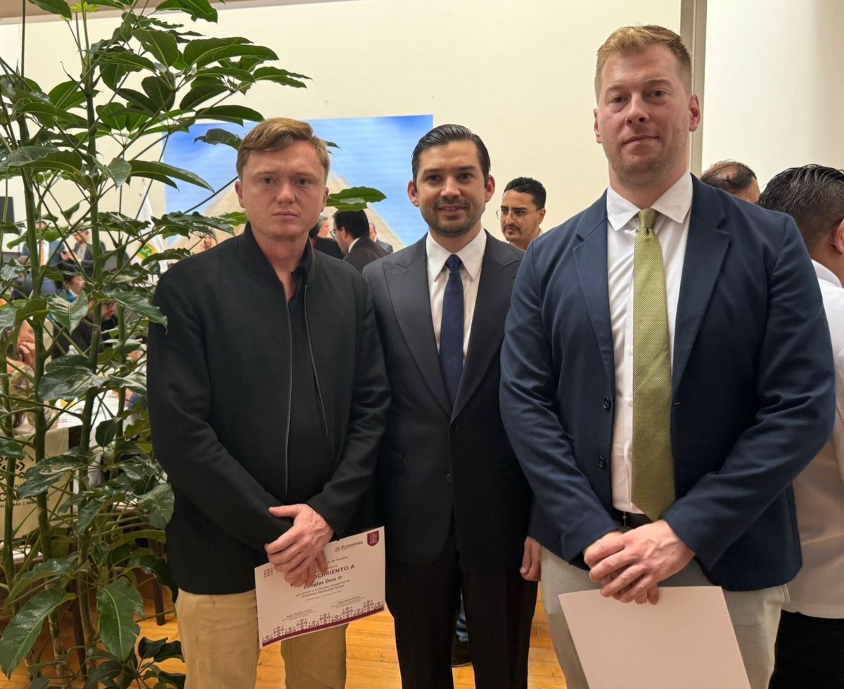 En representación del Gobernador Joaquín Díaz Mena, Víctor José López Martínez, sostuvo un encuentro con empresarios norteamericanos