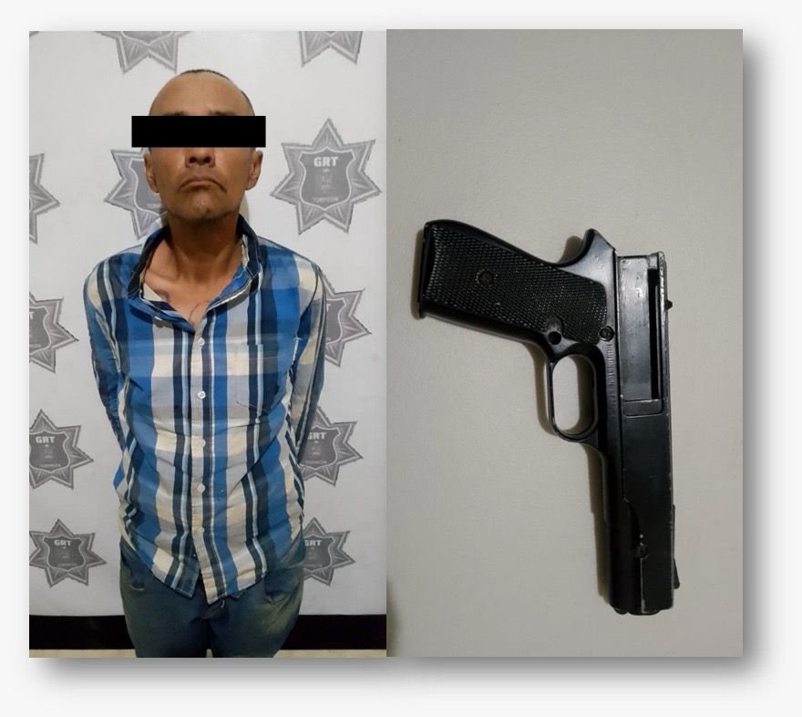 En Torreón, detienen a hombre con réplica de arma. (Milenio Policía)