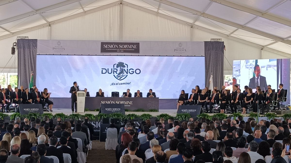 Antonio Ochoa rinde protesta como alcalde de Durango.| Archivo