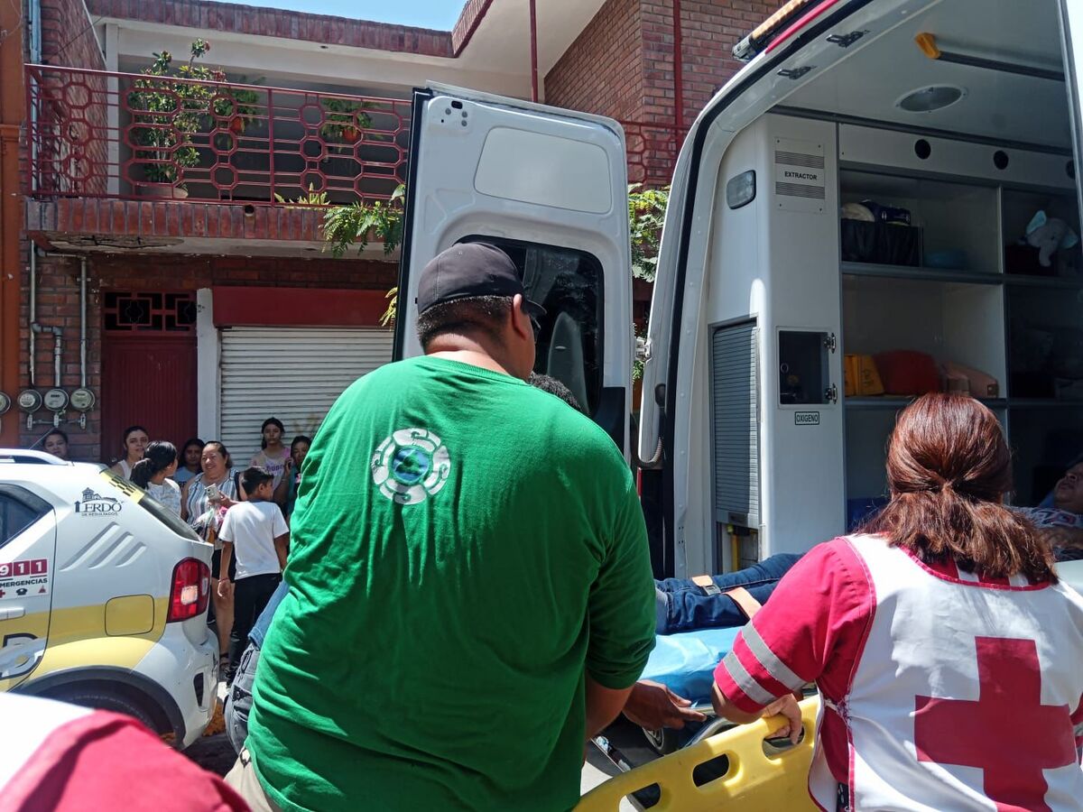 La mujer y su bebé fueron trasladados al hospital. | Especial
