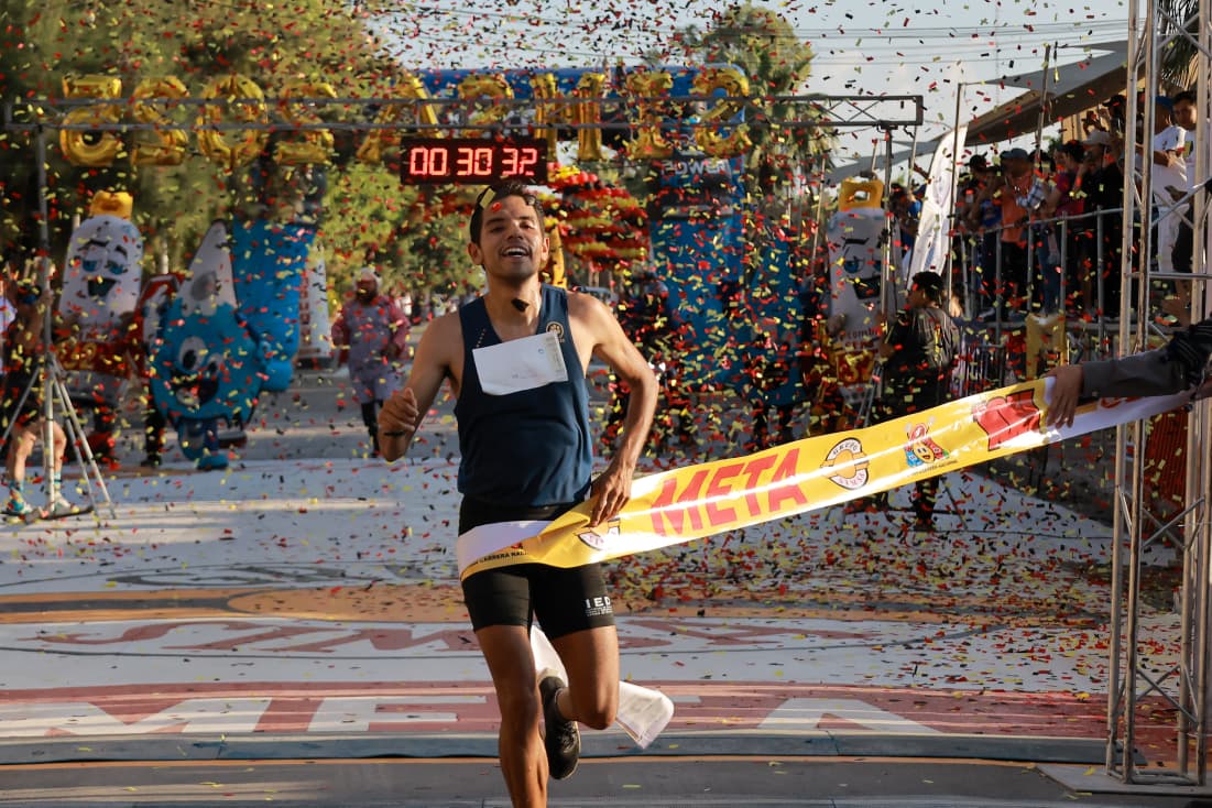 Llegada a la meta corredoras 10K Simsa. | Rolando Riestra