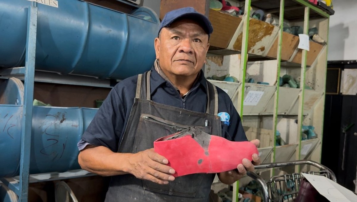 Zapateros en San Mateo Atenco, Estado de México. | Mario C. Rodríguez
