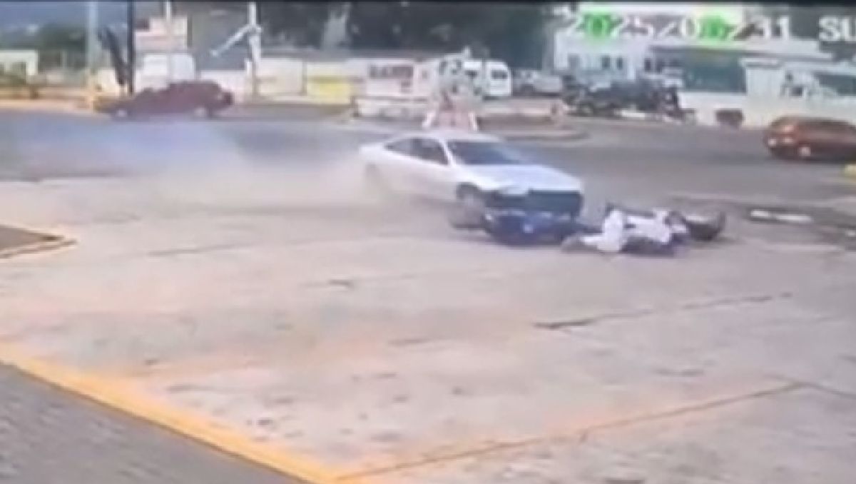 El accidente ocurrió sobre la avenida de Porfirio Díaz y Eugenio Montaño, en Otumba. Foto: (Especial)