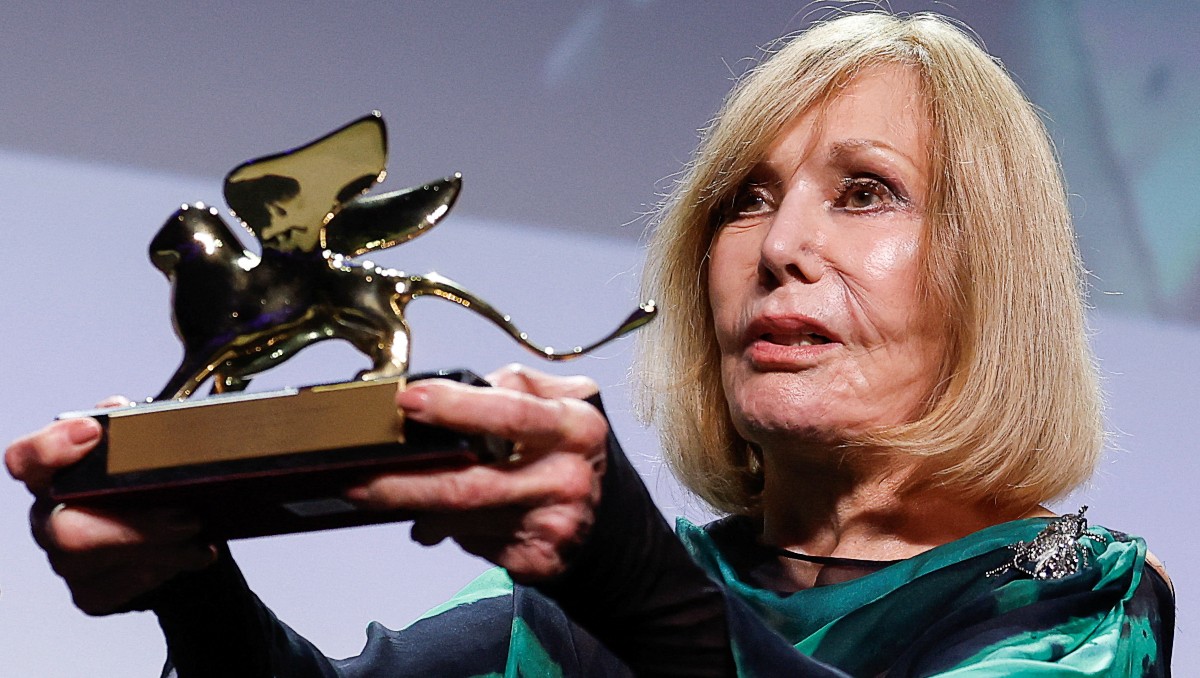 La actriz estadunidense Kim Novak presentó el documental de su vida, tras recibir León de Oro a la trayectoria, en Venecia. (Foto: Reuters)