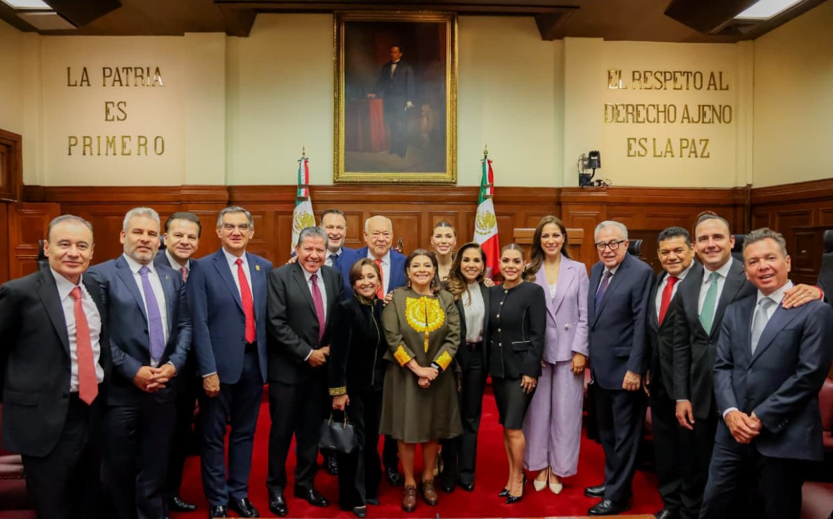 Américo Villarreal asiste a la toma de posesión del nuevo Poder Judicial Federal.