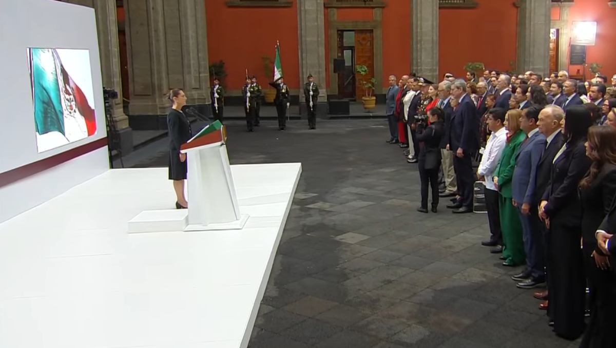 Claudia Sheinbaum, frente al público en el Palacio Nacional. | Especial