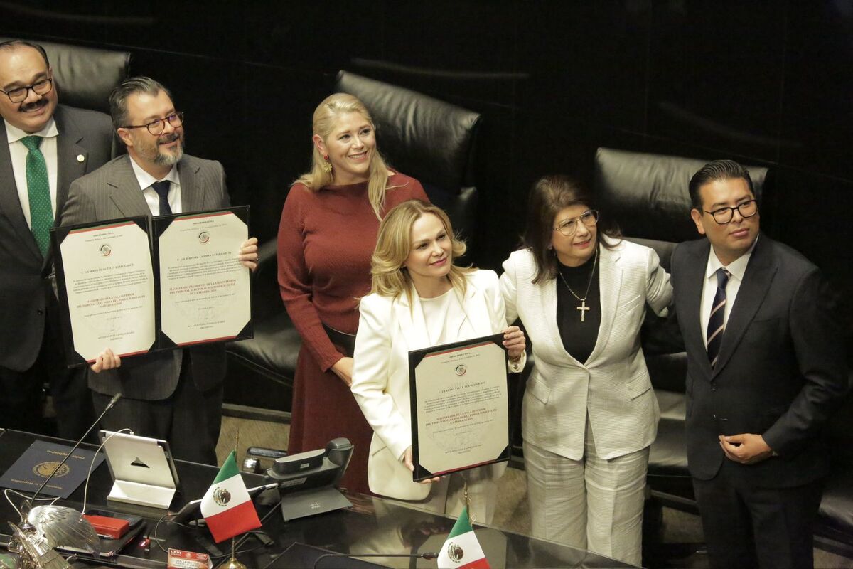 Claudia Valle Aguilasocho y Gilberto de Guzmán Bátiz rindieron protesta. | Ariel Ojeda