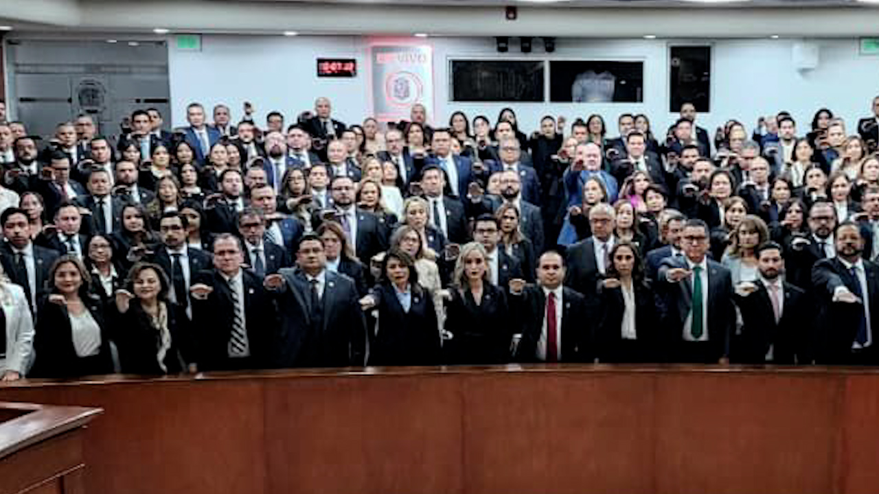 Congreso de BC toma protesta a nuevos jueces y magistrados tras primera elección judicial