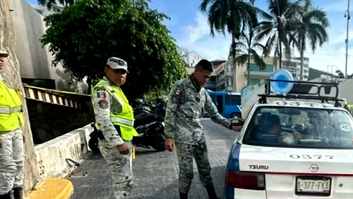 Guardia Nacional rescató del mar a turista inconsciente en Acapulco