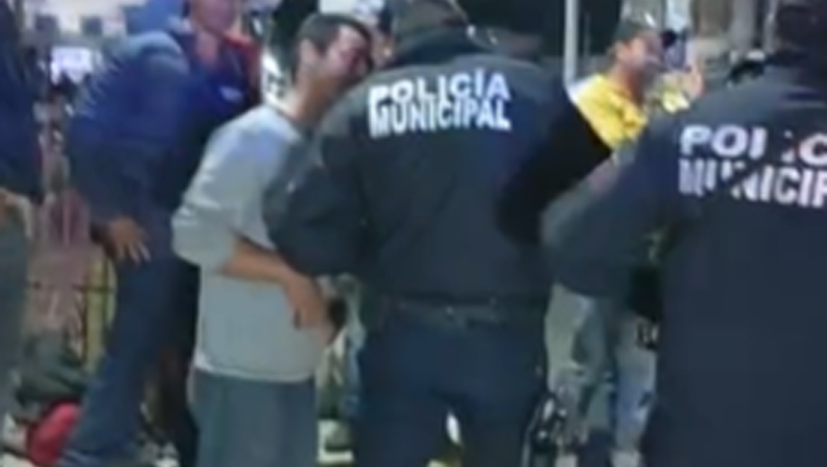 Dos hombres acusados de robo fueron desnudados y golpeados por pobladores de Epazoyucan, Hidalgo