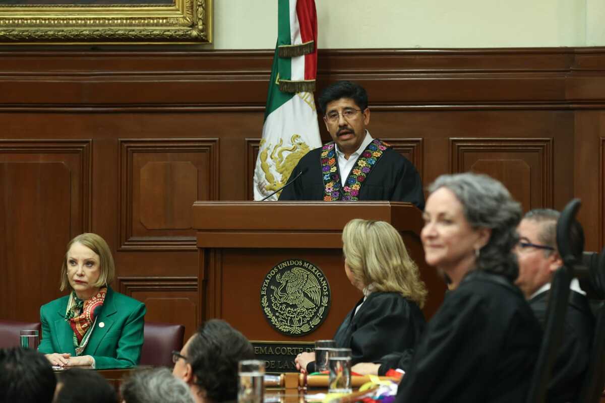 Hugo Aguilar Ortiz encabezó la sesión solemne con un discurso. | Araceli López