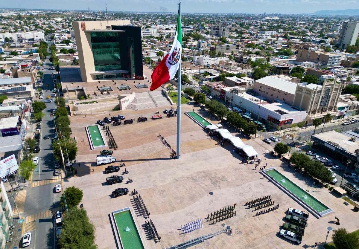 Izamiento de bandera en Torreón. | Municipio de Torreón