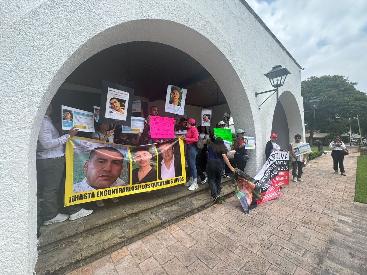 Manifestación en Casa Jalisco por parte de familiares de desaparecidos (Alan Castellanos)