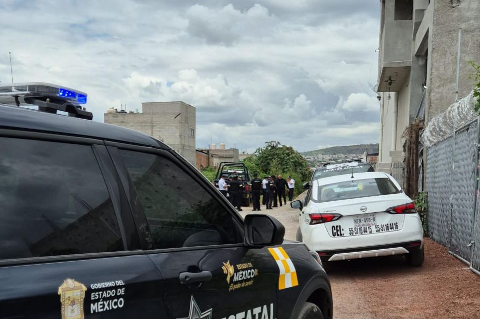 Patrullas permanecieron en la zona como parte del operativo de seguridad tras hallar la toma . | Especial