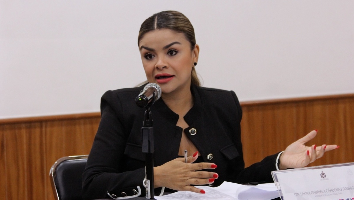 La presidenta de la Comisión de Hacienda y Presupuestos, Gabriela Cárdenas, recibió la Ley de Ingresos municipales (Foto: Sonia G. Gamiño)