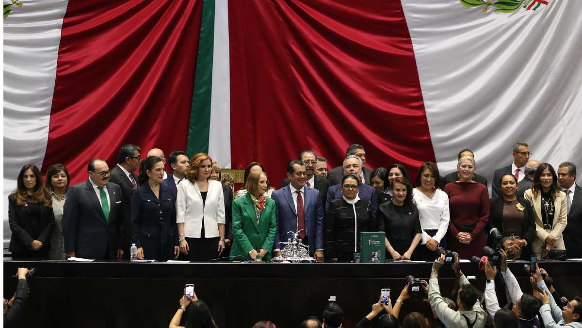La secretaria de gobernación realiza la entrega del 1er informa de gobierno de la presidenta Claudia Sheinbaum en la cámara de diputados.