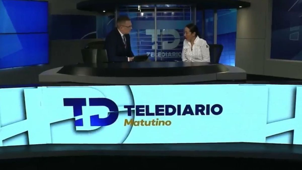Ángel Carrillo, periodista y conductor de Telediario Matutino, recibió en el estudio a la nueva alcaldesa de Gómez Palacio.| Archivo