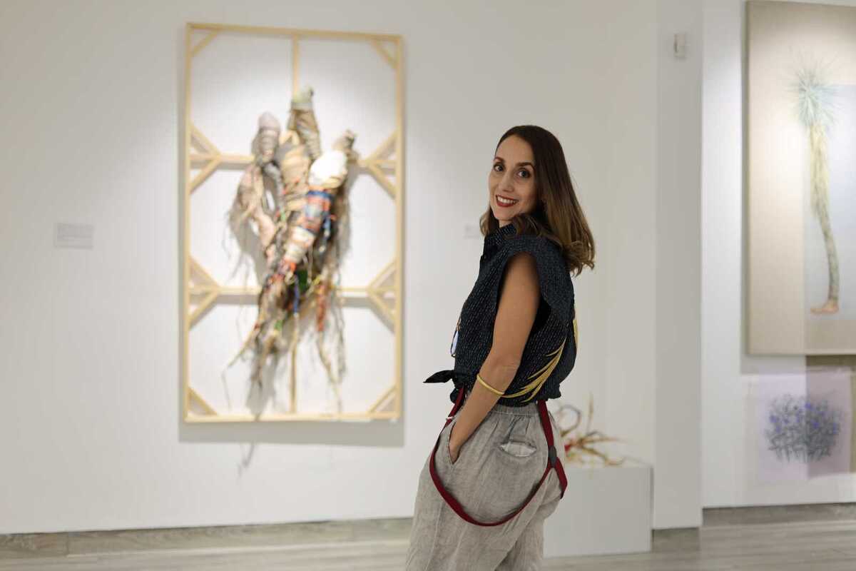 La creadora destaca que la exposición no se acompaña de un texto de sala, sino de cinco textos escritos por artistas.| Verónica Rivera