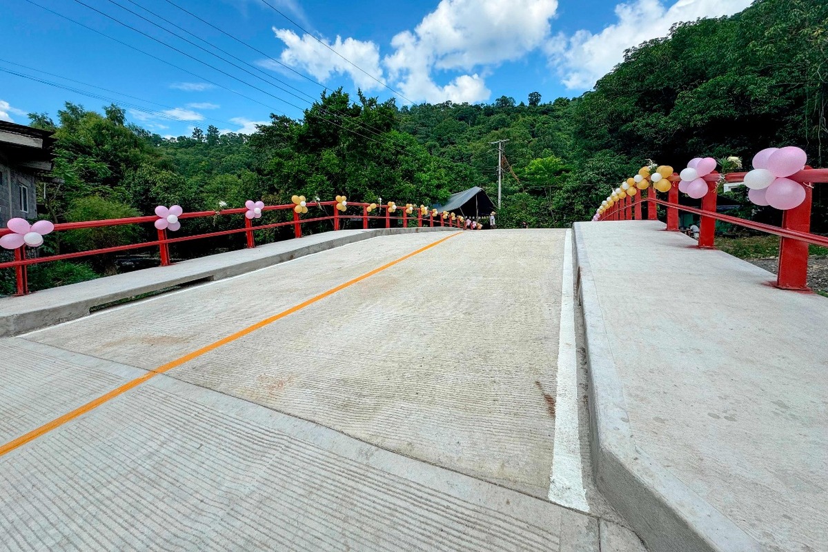 Inauguración del puente vehicular y peatonal en la comunidad de Huitzitzilingo, Hidalgo