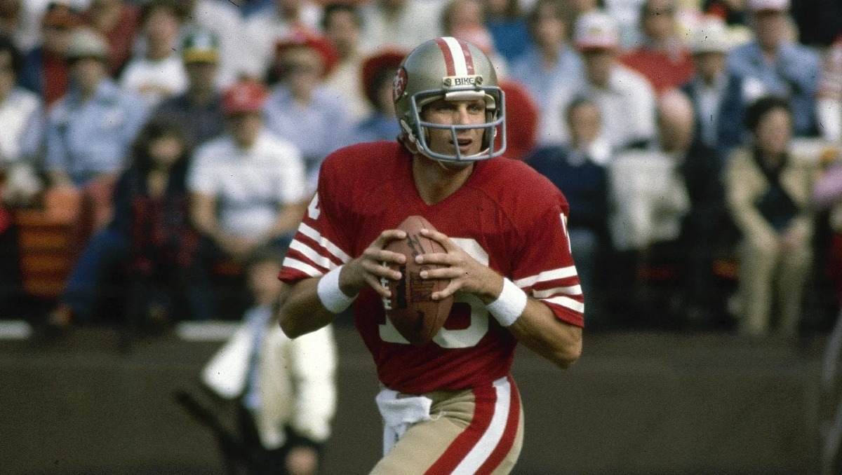 Joe Montana deja fuera de su Top 3 quarterbacks a Patrick Mahomes (AP)