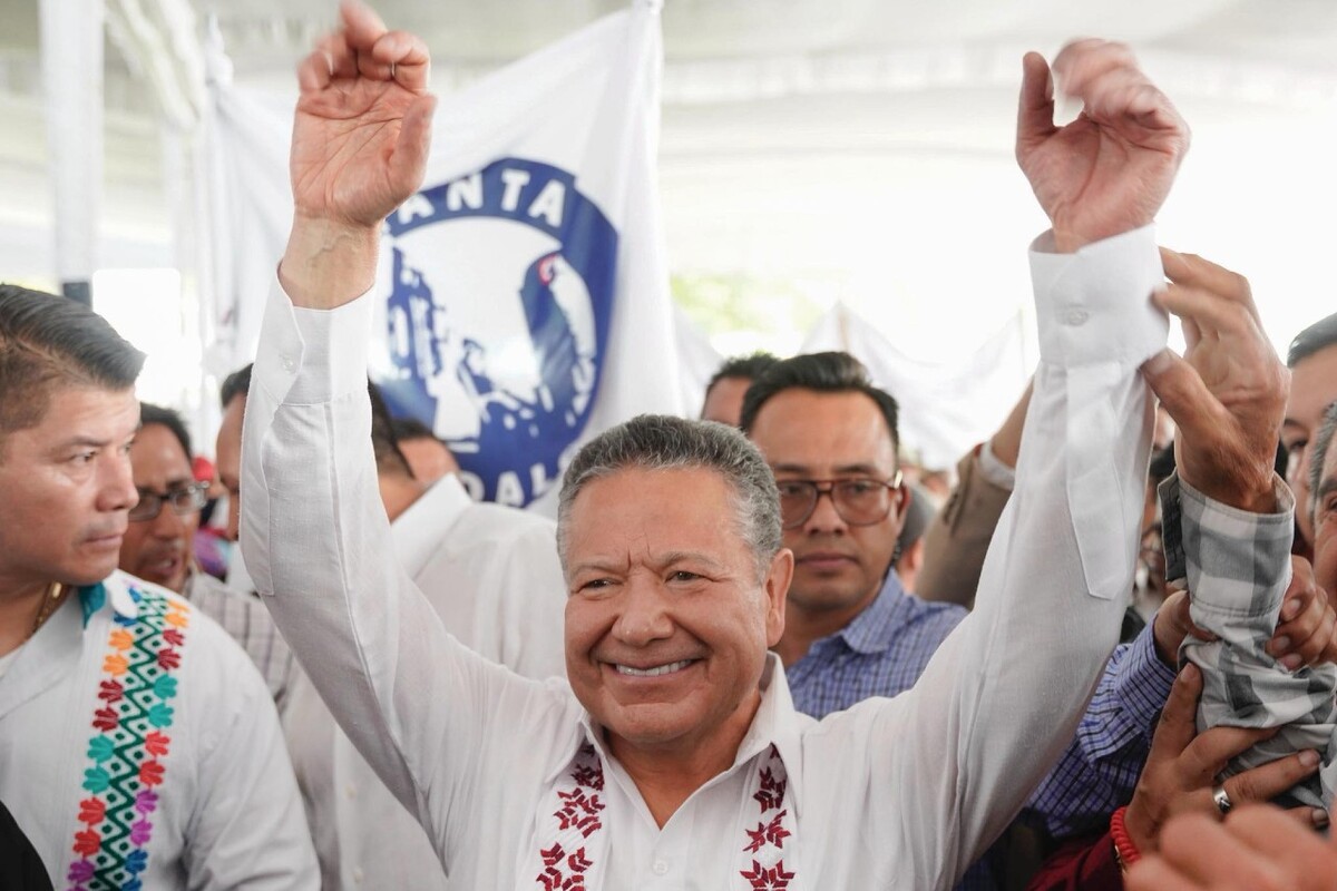 Julio Menchaca rindió su informe regional en Tula de Allende (Especial)