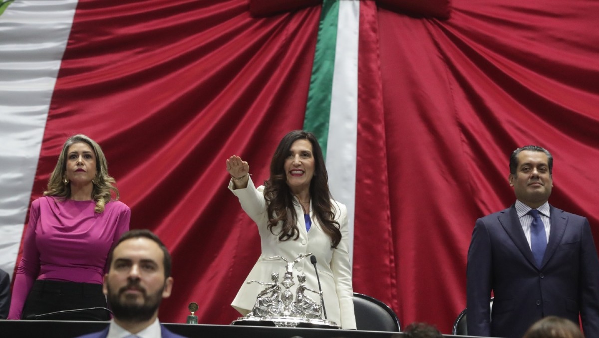 Kenia López rinde protesta como nueva presidenta de la Mesa Directiva de la Cámara de Diputados. | Foto: Especial
