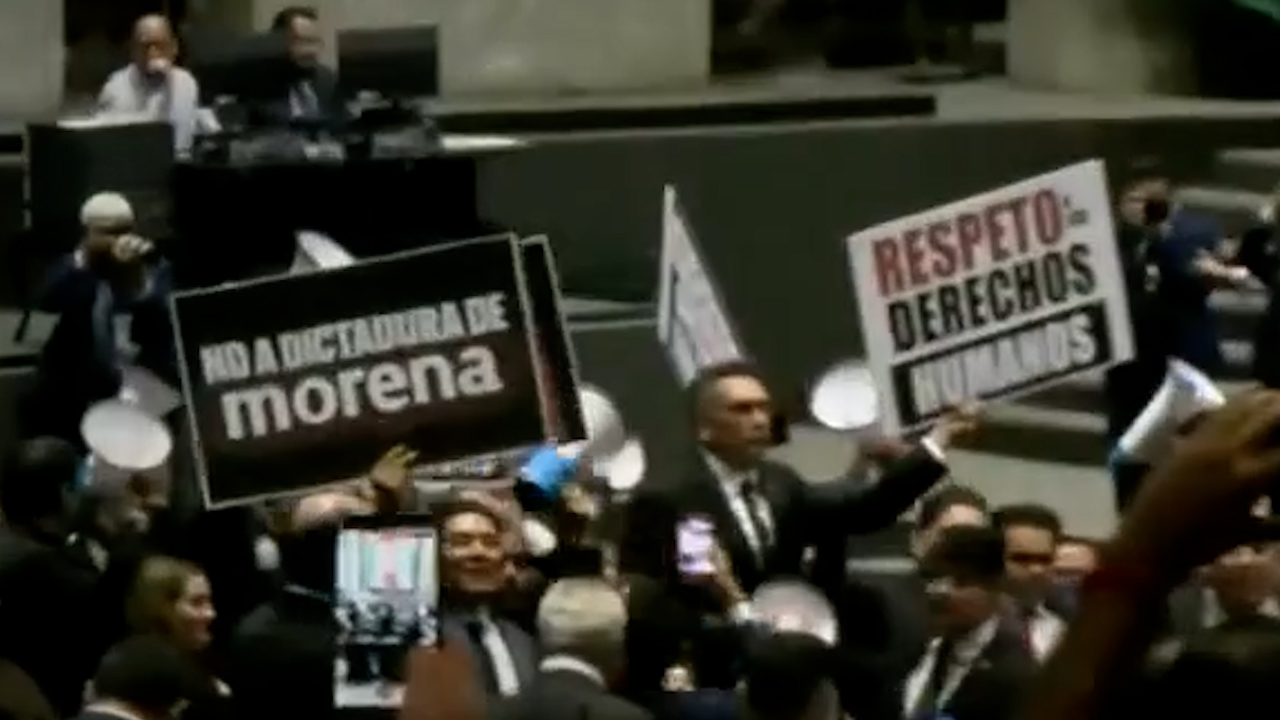 PRI y Morena se enfrentan en San Lázaro tras entrega del Primer Informe de Gobierno