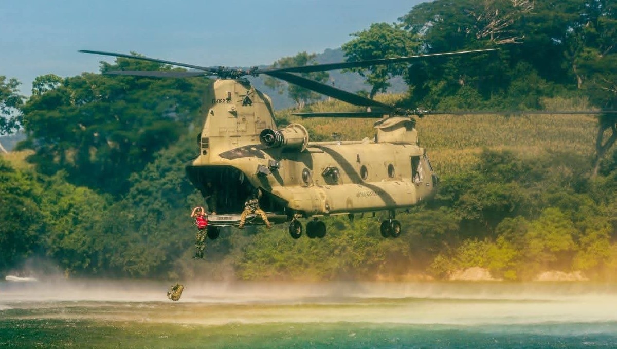 Las pruebas de resistencia incluyeron saltos desde helicóptero. | Especial