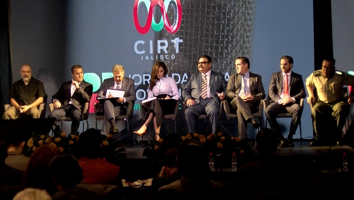 Representantes de la CIRT Jalisco y la presidenta de Guadalajara se reunieron este martes (Foto: Sonia G. Gamiño)