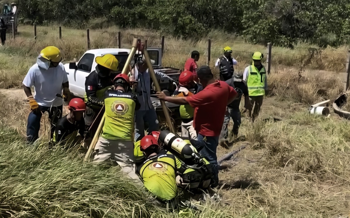 Trabajadores de comapa quedan atrapados en alcantarilla en Padilla