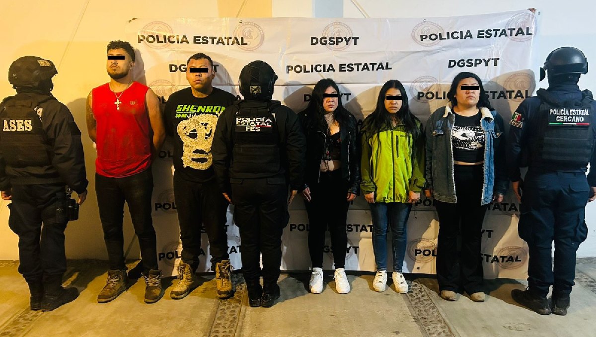 El vehículo en el que viajaban los sospechosos tenía reporte de robo. Foto: (Especial)