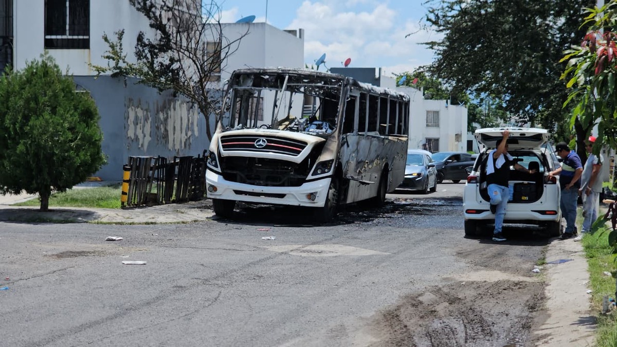 Camión se incendia en Tlajomulco (Juan Carlos Munguía)