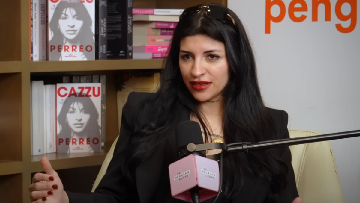Cazzu revela el incómodo comentario de su ex terapeuta. | Captura YouTube  Se Regalan Dudas