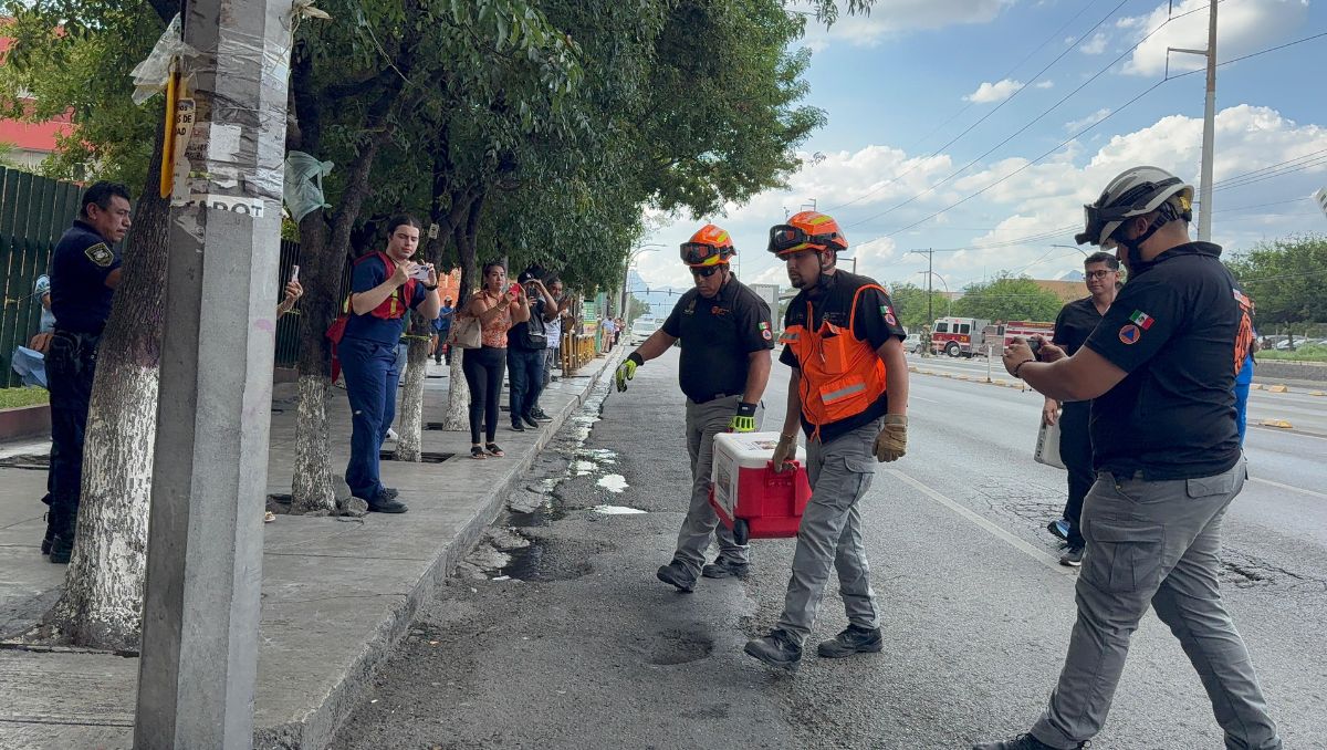 Decenas de personas fueron testigos de la llegada del corazón clínica 34 del IMSS. | Fernanda Pérez