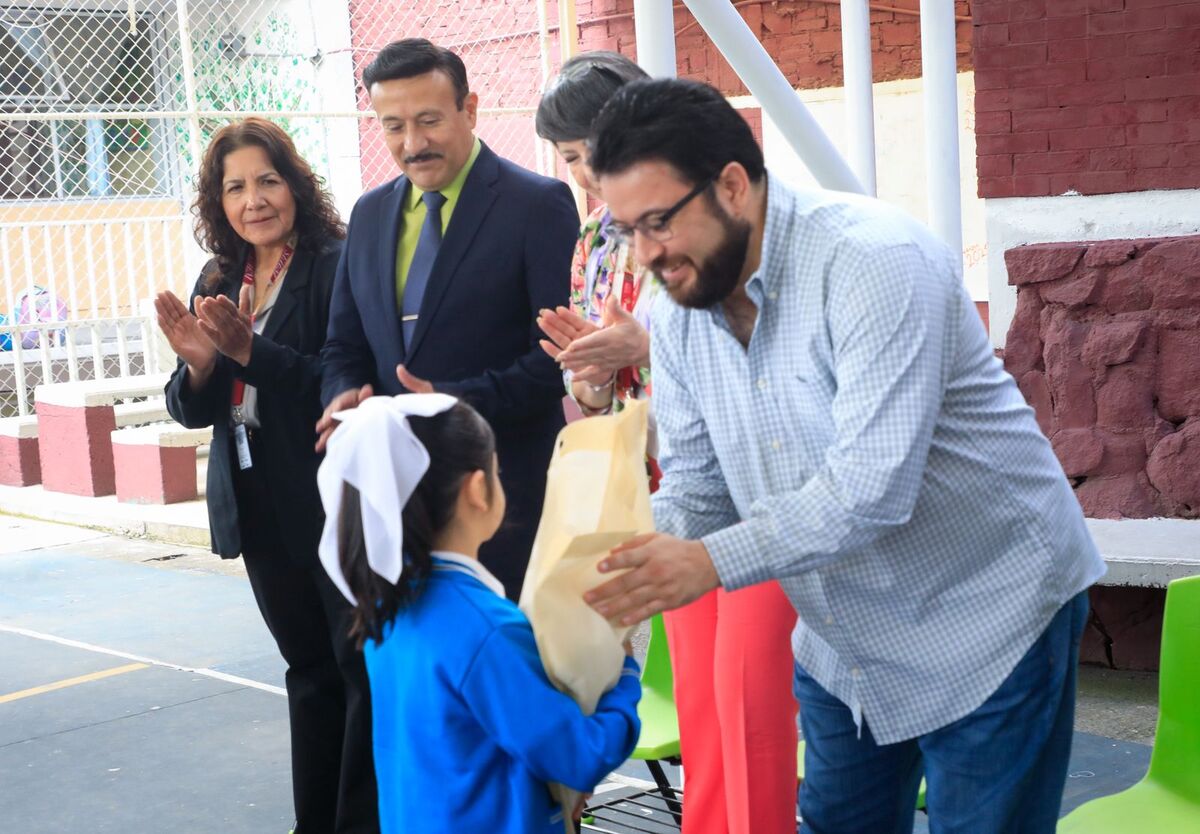 Estudiantes de educación básica reciben apoyos escolares en el Estado de México | Especial