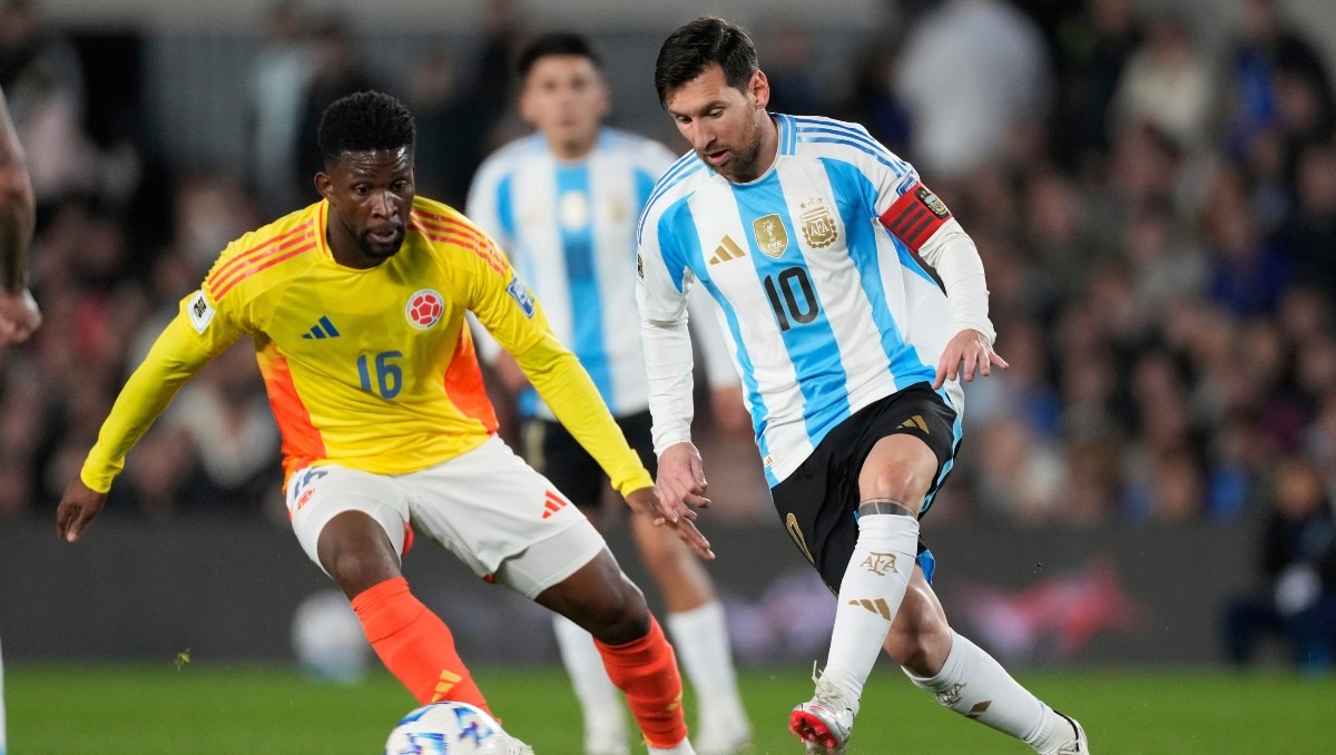 FIFA multa a Argentina y a otras selecciones por discriminación (AP)