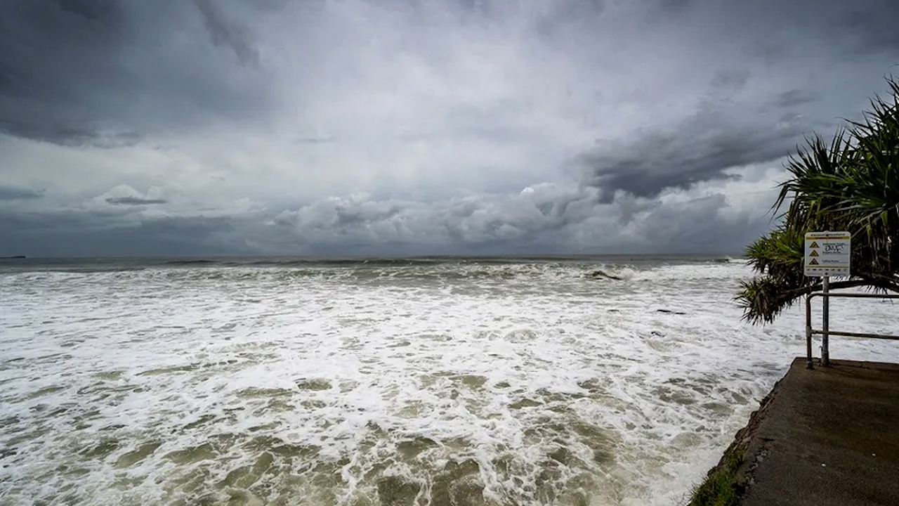 Huracán ‘Lorena’ se intensifica a categoría 1 en BCS; hay fuertes lluvias y vientos