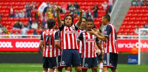 Héctor Reynoso, ex jugador de Chivas en la Liga MX, durante un festejo de gol en el entonces Estadio Omnilife.