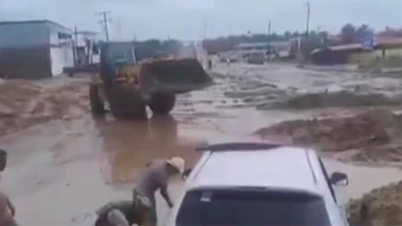 Huracán 'Lorena' se degrada a tormenta; mantienen alerta en Baja California